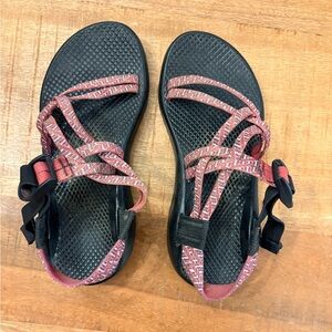 Women’s Chaco  size 6 shades of pink straps